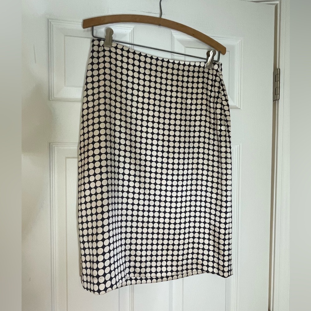 Banana Republic Silk Mod Pencil Skirt in Black and White Polka Dot - size 6